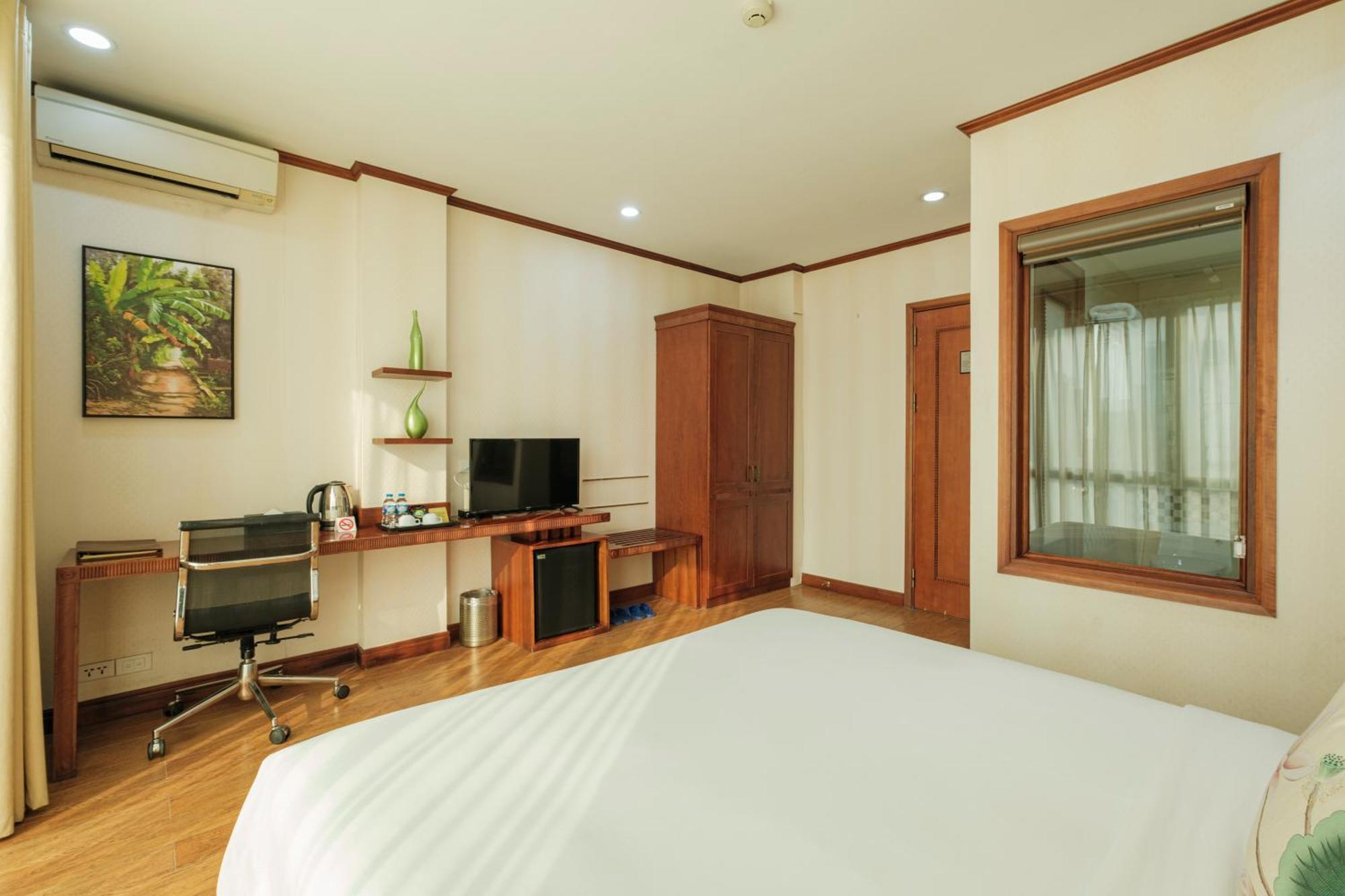 Sunset Westlake Hanoi Hotel Exterior photo